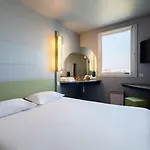 Отель Ibis Budget Lyon Вийёрбан